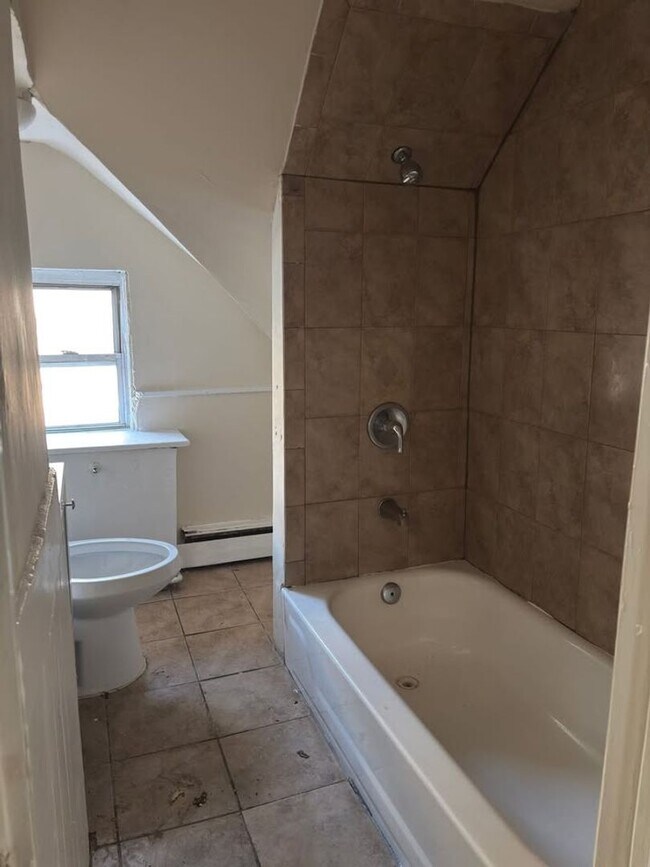 Building Photo - 356 Hamilton Ave