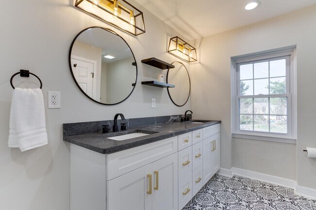 Building Photo - Fabulously Renovated 4 Bedroom, 3.5 Bathroom Home In Close in Potomac!!