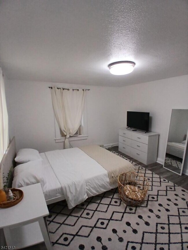 Building Photo - 17 Thomas St