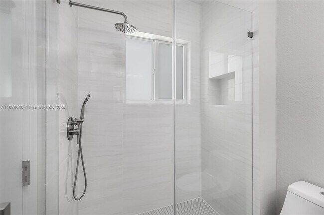 Building Photo - 942 SW 147th Ct