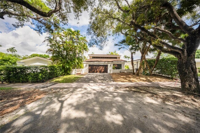 Building Photo - 511 Vittorio Ave