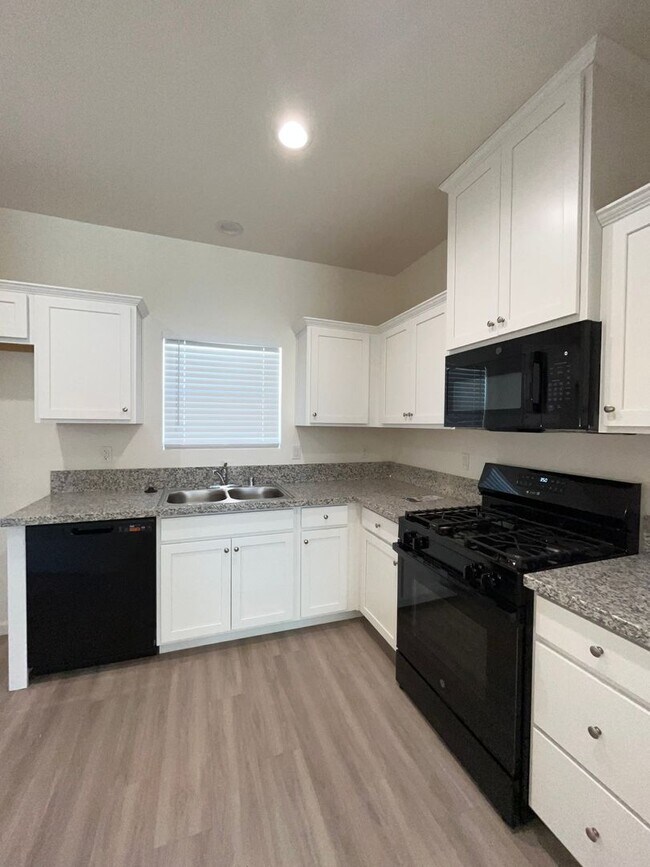Building Photo - 4214