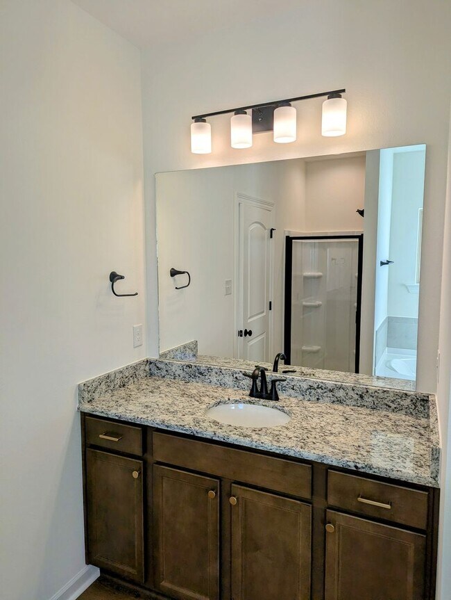 Building Photo - Welcome to Metairie Place!