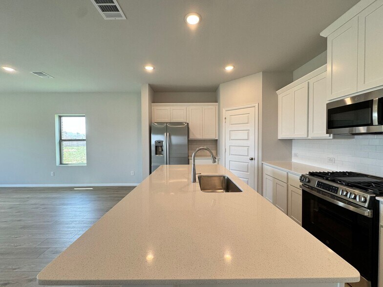 Building Photo - 3500 Kingdom Dr
