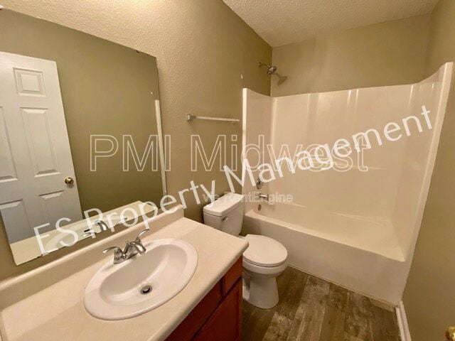 Building Photo - 5650 Loudon Dr
