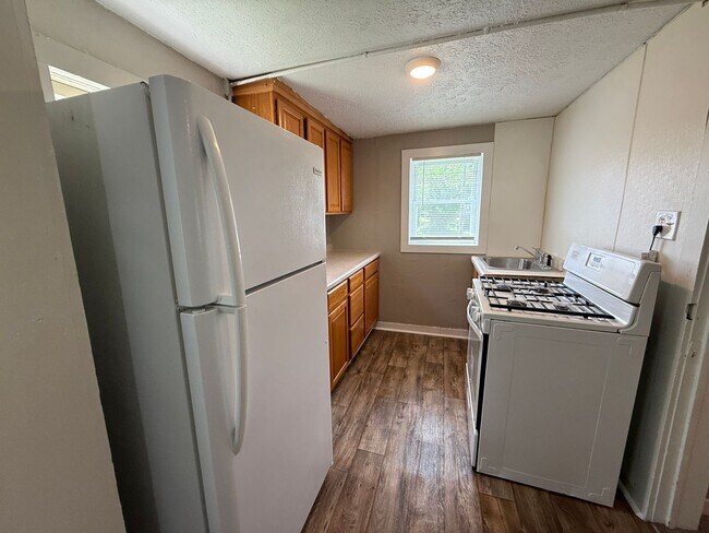 Building Photo - Cozy 1 Bed 1 Bath - Available Now!