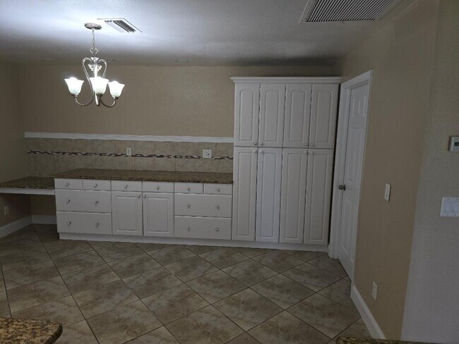 Building Photo - 1448 SE 10th Terrace