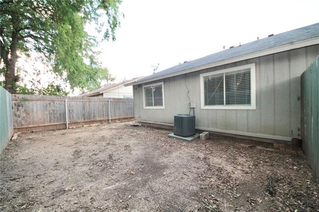 Building Photo - 624 Greenlawn Blvd