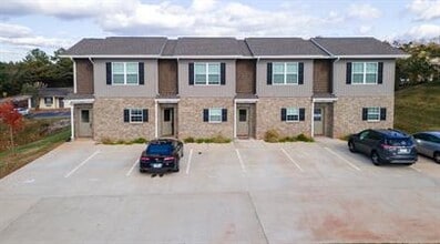 Building Photo - 932 Warrior Hill Dr