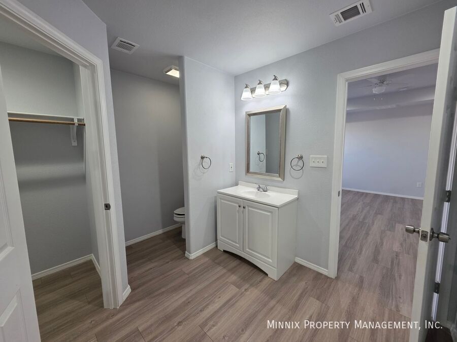 Building Photo - 1647 Wrigley Dr