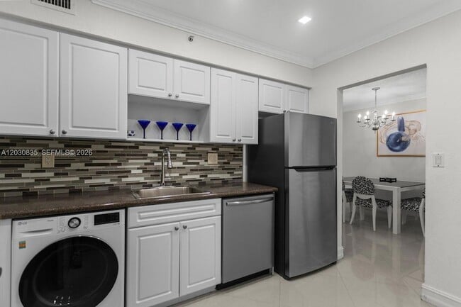 Building Photo - 2501 S Ocean Dr