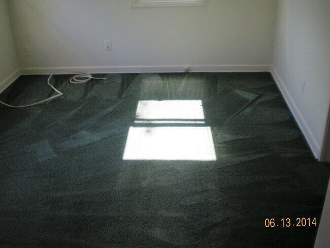 Building Photo - 553 W Whittier Ave