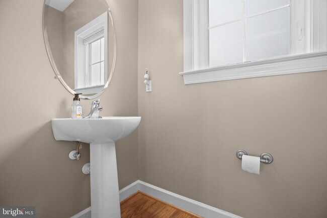 Building Photo - 568 Marina Landing Ln