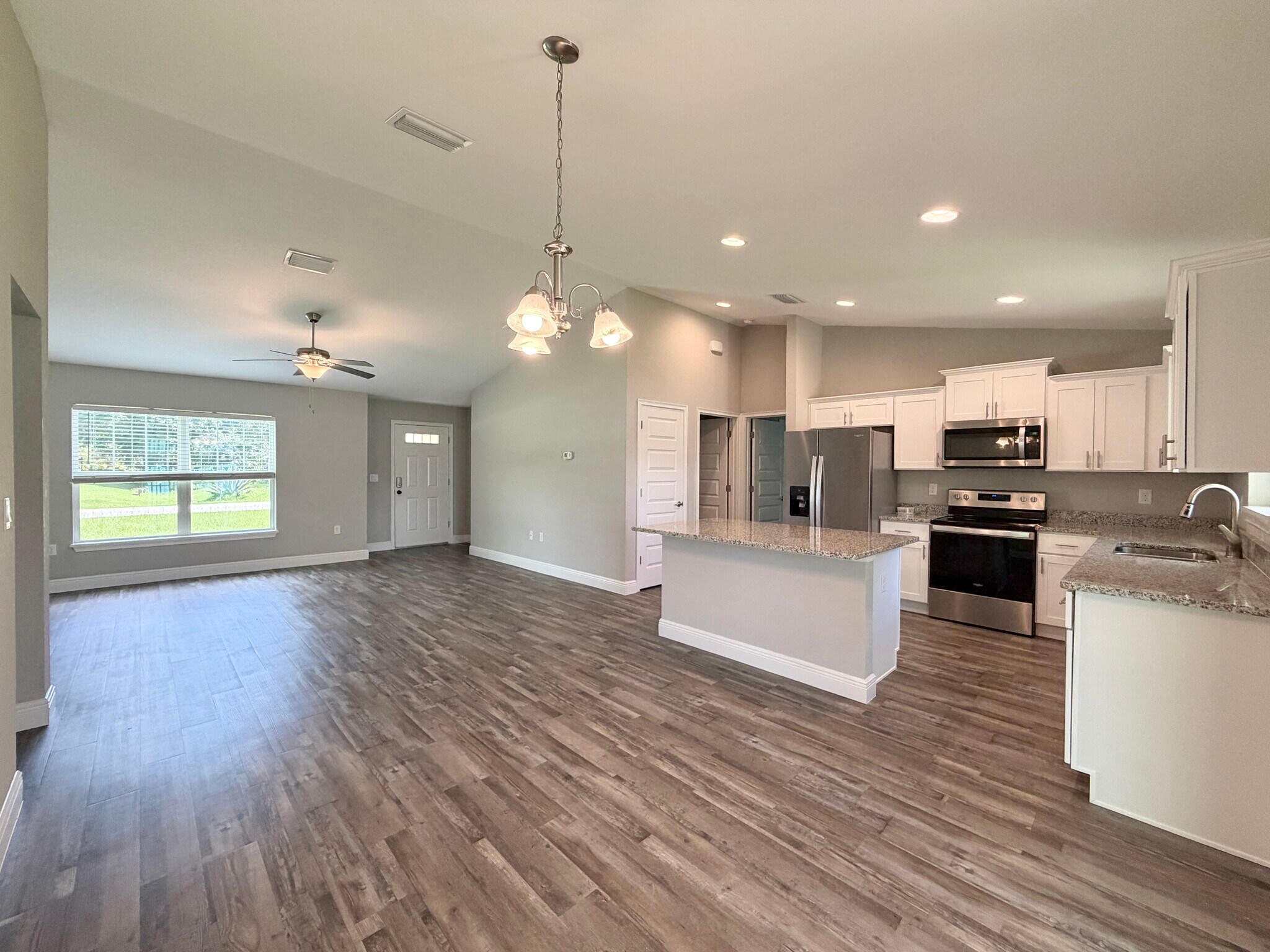 Building Photo - 9 Larch Dr