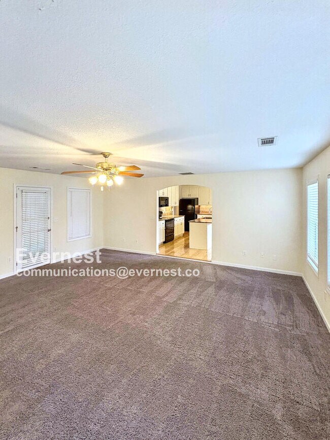 Building Photo - 552 Drake Cir
