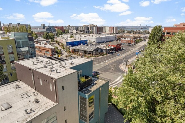 Building Photo - 1364 Powell St