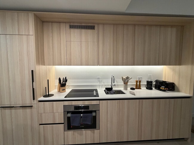 Building Photo - 225 N Miami Ave