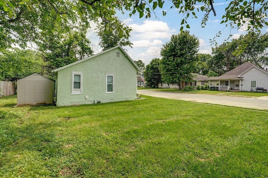Building Photo - 1464 N Johnston Ave