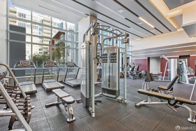 Building Photo - 718 Long Bridge St