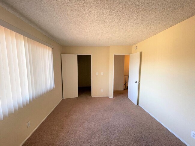 Building Photo - Centrally Located McKeon Condo