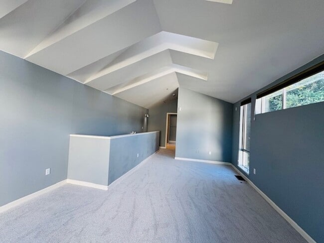 Building Photo - Wonderful Try-level condo near Pleasant Hill Bart-Iron Horse Ln. Walnut Creek