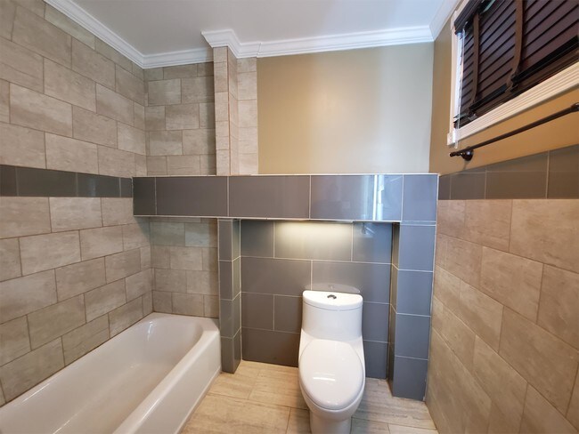 Building Photo - 3108 Aster St