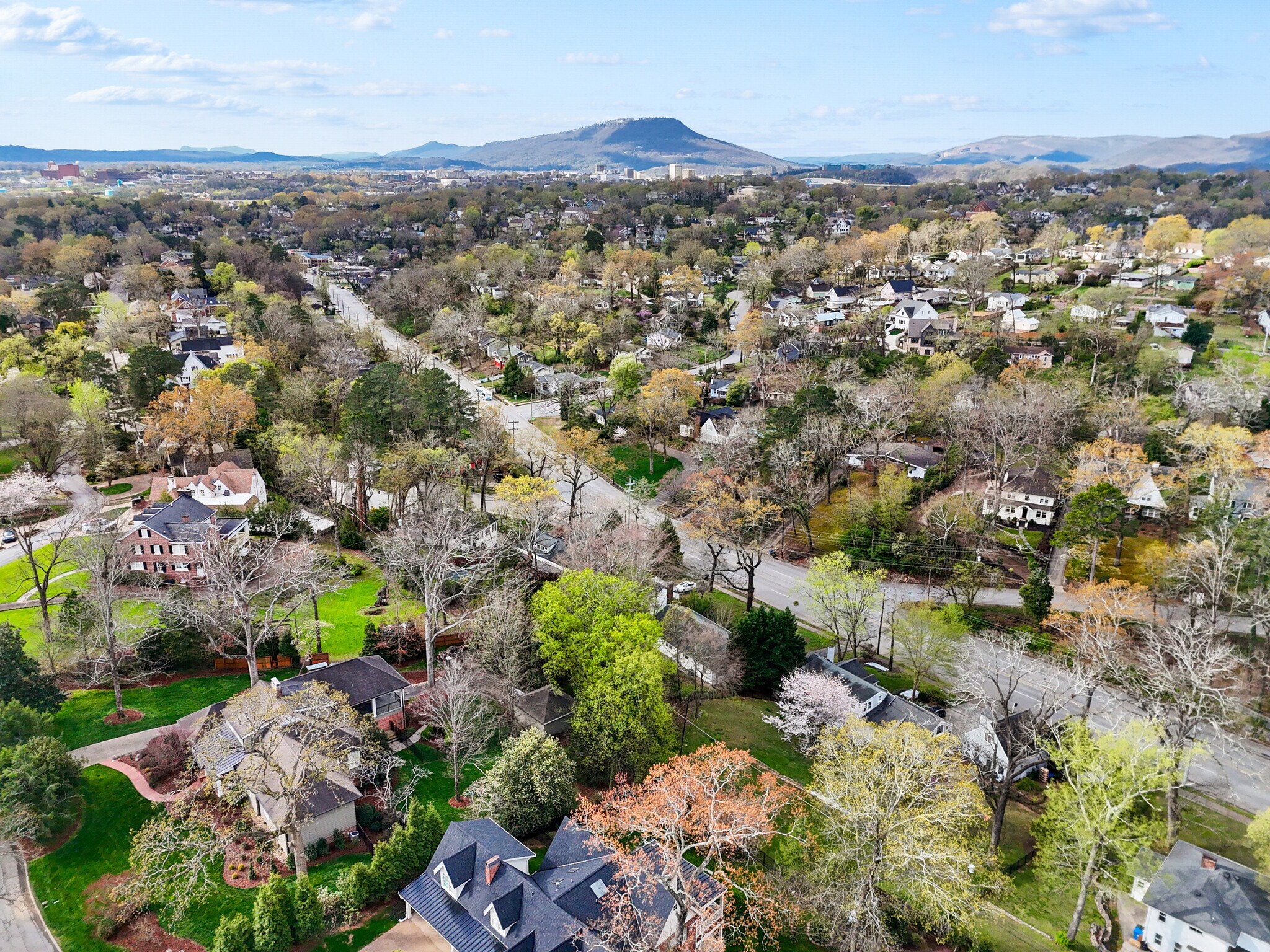 Building Photo - 1504 Hixson Pike