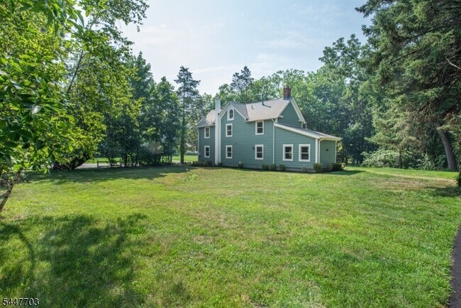 Building Photo - 77 River Rd