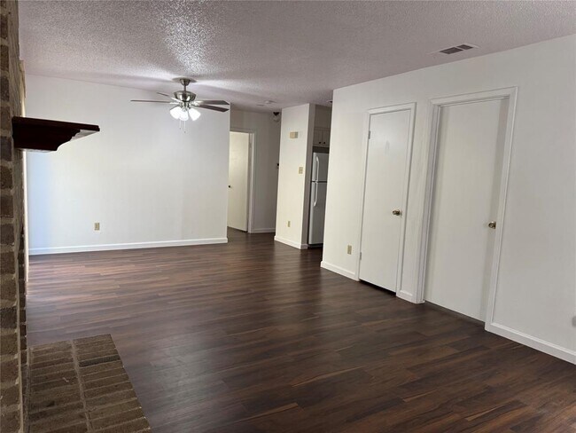 Building Photo - 12900 Hymeadow Dr
