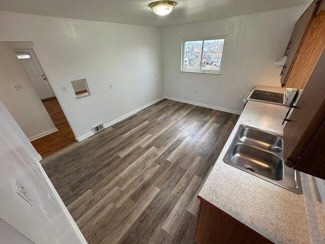 Building Photo - Cozy & Updated 3-Bedroom 1-Bath Ranch Hous...