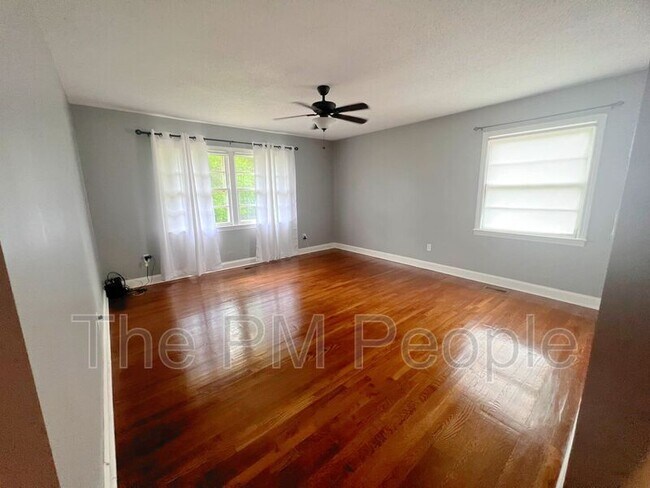 Building Photo - 34 Fleetwood Dr