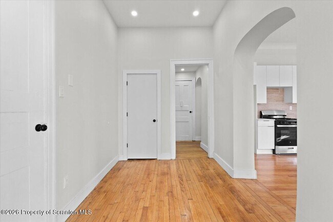 Building Photo - 840 Clay Ave