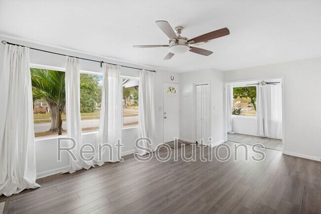 Building Photo - 725 35th St N