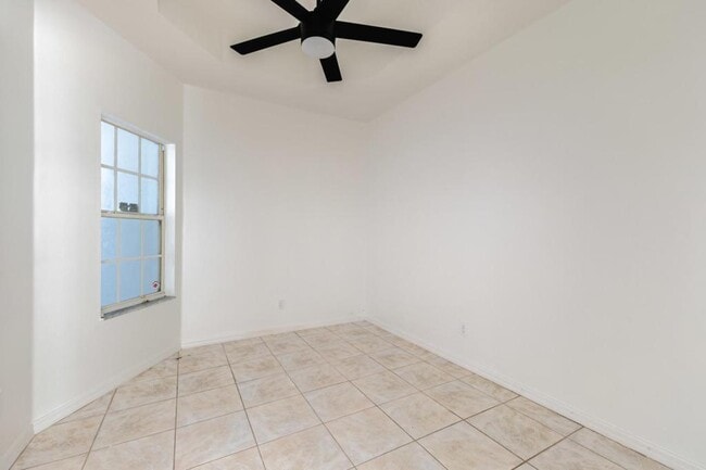 Building Photo - 9841 Las Casas Dr