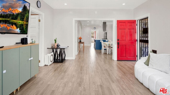 Building Photo - 252 E 47th St