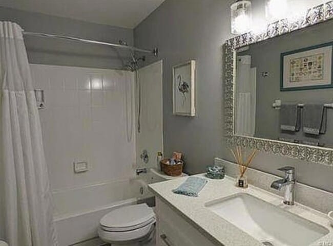 Building Photo - 7716 SE Sugar Sand Cir