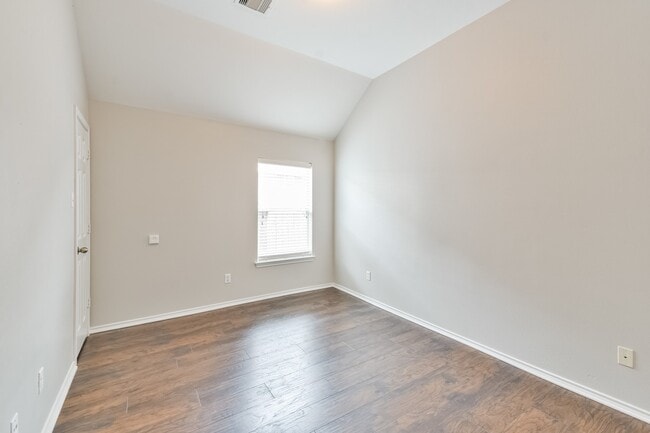 Building Photo - 9623 Wakefield Village Dr