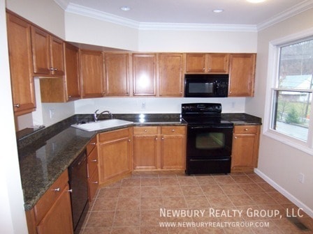 Building Photo - 135 Banksville Pl