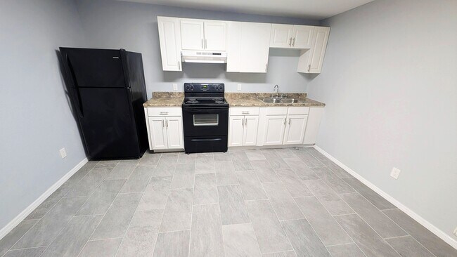 Building Photo - 1801 Cortez St