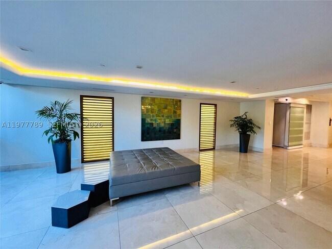 Building Photo - 540 Brickell Key Dr