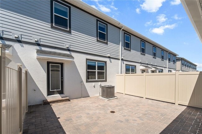 Building Photo - 1367 Mount Royal Dr