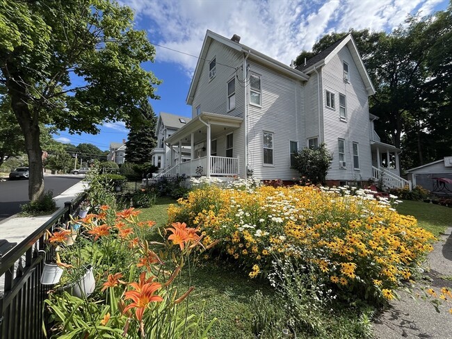Building Photo - 57 Beltran St