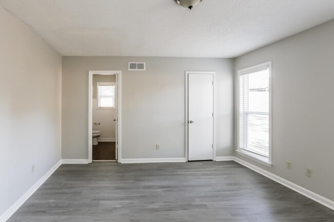 Building Photo - 4454 Westbury Dr