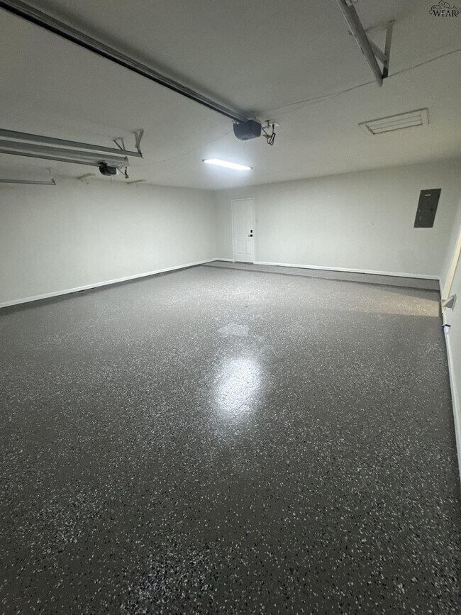 Building Photo - 1207 Danberry St