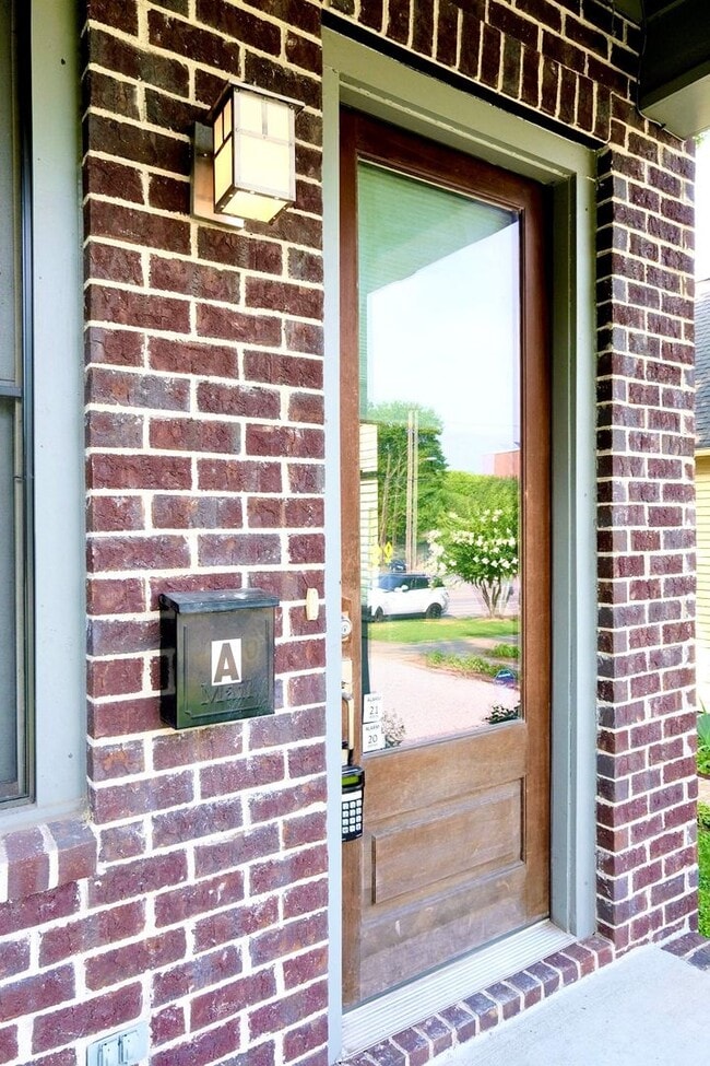 Building Photo - EAST NASHVILLE - FOUR BEDROOM Historic Home with amazing views of Nashville Skyline!