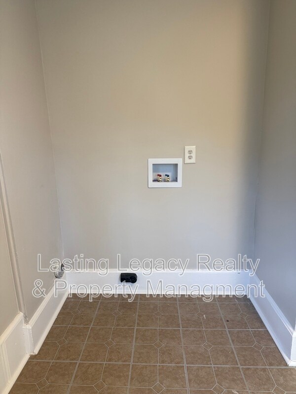 Building Photo - 3410 Old Greensboro Rd