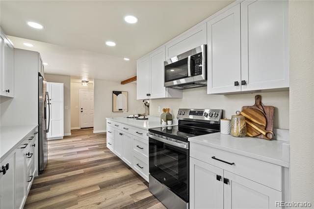 Building Photo - 5599 W Maplewood Pl