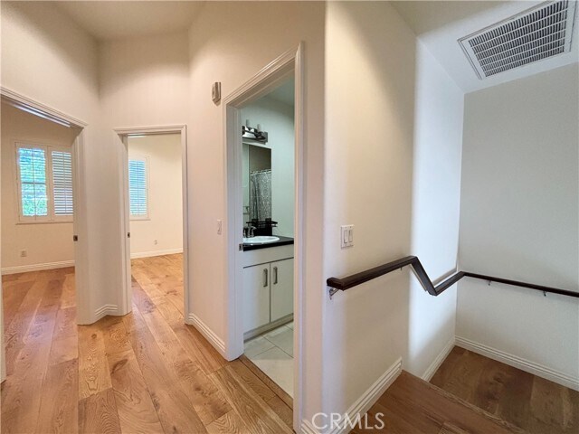 Building Photo - 441 N Los Robles Ave