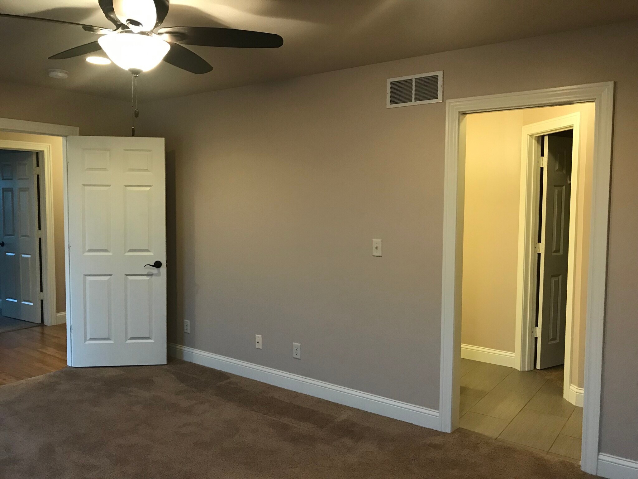 Master bedroom - 206 Stallion Way
