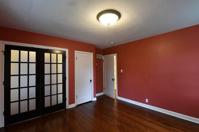 Building Photo - 106 Manlyn Dr